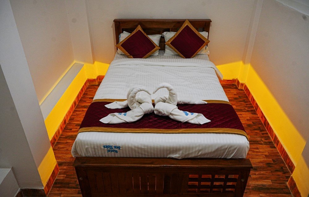 Deluxe Room at Hotel Sea Tides Picture